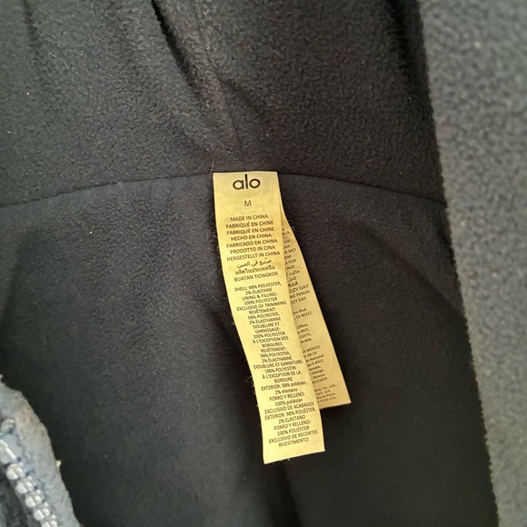 Alo Yoga Cropped Cozy Day Full Zip Jacket - Picture 14 of 17